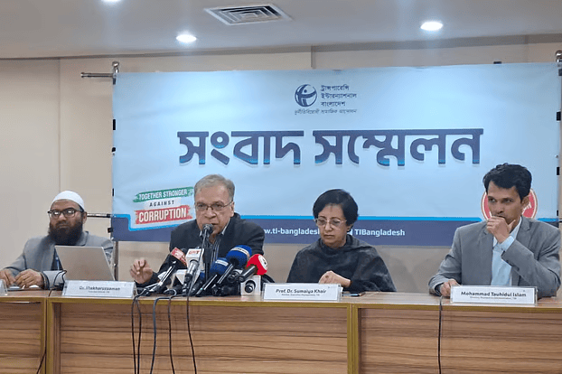 উপদেষ্টা পরিষদের চেয়ে আমলাতন্ত্রের একটি অংশ বেশি